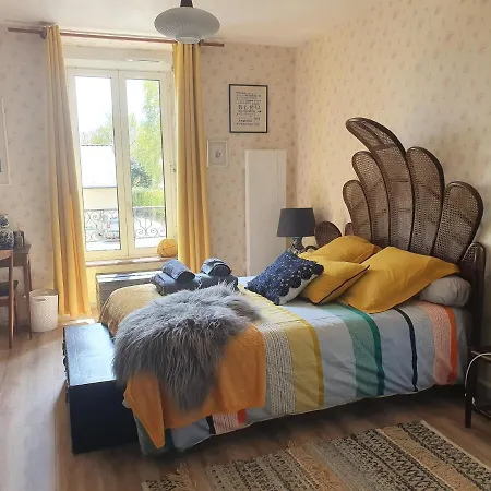 Les Forges Du Lou Homestay *